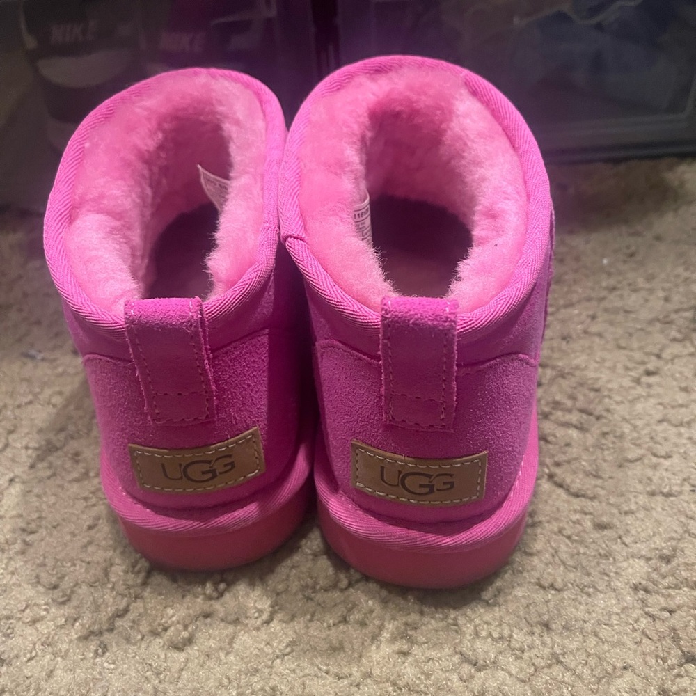 Pink uggs - Picture 3 of 3